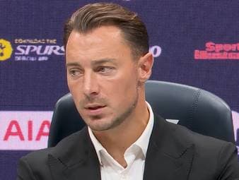 Newcastle feiert einen 2:0-Sieg bei Tottenham. Nach dem Spiel sorgt Trainer Matthias Jaissle auf der Pressekonferenz für einen Lacher und spricht zudem über die Situation von Nick Woltemade.