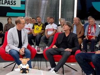Joachim Löw wird im Doppelpass über seine eigene Zukunft ausgefragt. Der Ex-Bundestrainer lässt offen, ob er nochmal einen Job im Fußball annimmt.