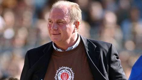 Bayern-Ehrenpräsident Uli Hoeneß half dem FC St. Pauli schon einmal finanziell aus der Patsche