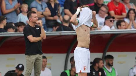 Der FC Augsburg mit Trainer Enrico Maaßen und Ruben Vargas hat sich aus dem DFB-Pokal verabschiedet