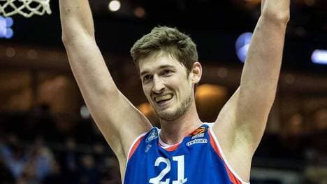 Tibor Pleiß gewann mit Anadolu Istanbul die Euroleague