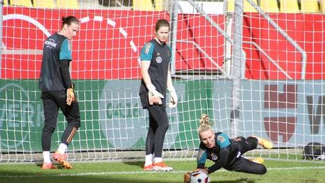Die Torwartfrage bei den DFB-Frauen ist offen