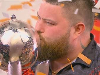Michael Smith gewinnt die Darts-WM 2023 im Finale gegen Michael van Gerwen mit 7:4. Zwischendrin spielt der Bully Boy sogar das perfekte Leg.