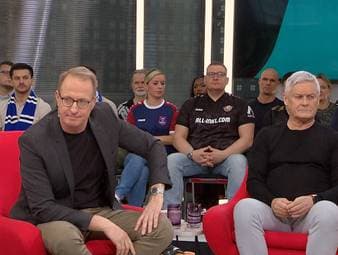 Für ein Foul von Nico Schlotterbeck gab es die gelbe Karte. Der Doppelpass diskutiert diese Entscheidung. 