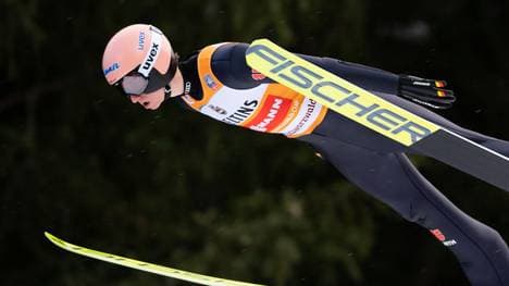 Karl Geiger führte in der Saison 2019/20 erstmals den Gesamtweltcup an