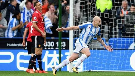 Aaron Mooy freut sich über sein Tor gegen Manchester United