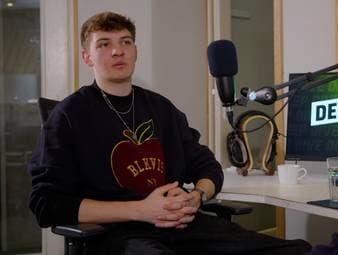 Im SPORT1-Podcast "Deep Dive" spricht SPORT1-Moderator Lenny Peteanu mit dem Amputiertenfußball-Nationalspieler Jonas Lappe. Dieser berichtet dabei über Herausforderungen und was ihn dabei motiviert. 