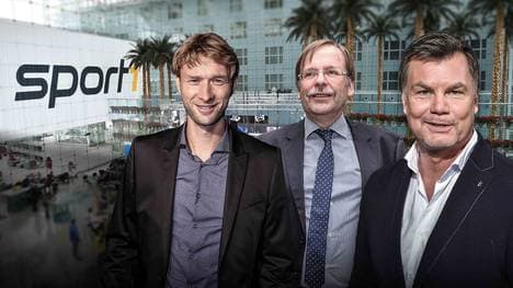 Dr. Rainer Koch (M.) und Simon Rolfes (l.) sind am Sonntag zu Gast im CHECK24-Doppelpass auf SPORT1