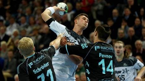 Handball: Hannover-Burgdorf verlängert mit Evgeni Pevnov, Evgeni Pevnov (rechts) spielte in der vergangenen Saison beim VfL Gummersbach