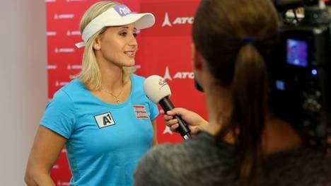 Umgekehrte Verhältnisse: Fortan wird Ex-Ski-Star Michaela Kirchgasser die journalistischen Fragen stellen - und zwar bei Fußball-Spielen