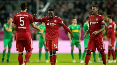 Gleich mittendrin: Alphonso Davies (M.) gibt beim Telekom Cup sein Debüt für den FC Bayern