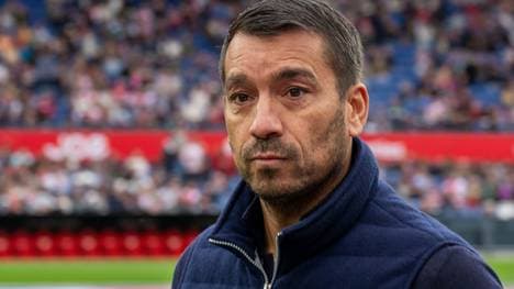 Van Bronckhorst erhält einen Zweijahresvertrag