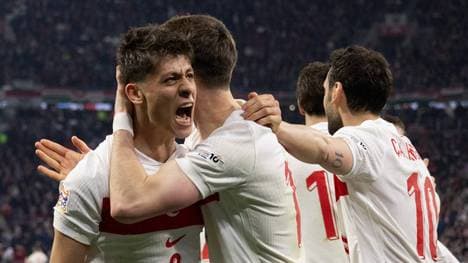 Arda Güler (l.) traf gegen Ungarn