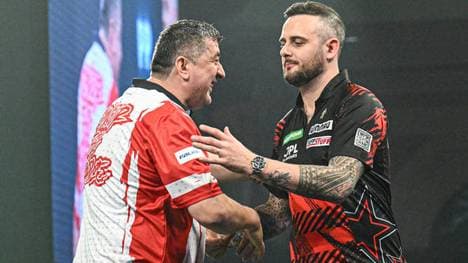 Joe Cullen (r.) war mit dem Verhalten von Mensur Suljovic nicht einverstanden