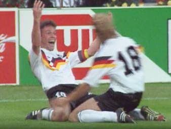 "Ein Sommer in Italien" ist ein neuer Film über den deutschen WM-Titel von 1990. Darin äußern sich viele Protagonisten zu dem legendären Turnier - und es gibt bislang unveröffentlichte Privataufnahmen der Spieler zu sehen.