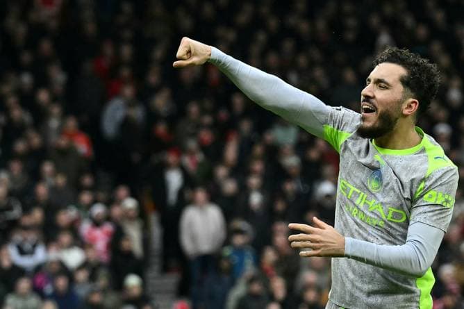 Cherki rettet City spät den Sieg