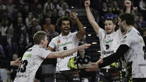 Giesen gewinnt Spiel eins