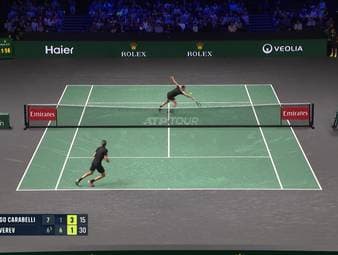 Alexander Zverev erwischt in seinem Auftaktmatch beim Masters in Paris einen holprigen Start. Nach einem starken zweiten Satz wird's im dritten Durchgang dann so richtig spektakulär.