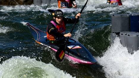 Funk stürmt mit dem Ersatzpaddel zum Sieg im Vorlauf