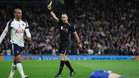 Xavi Simons sah nach seinem Einsteigen gegen Alejandro Garnacho die Gelbe Karte