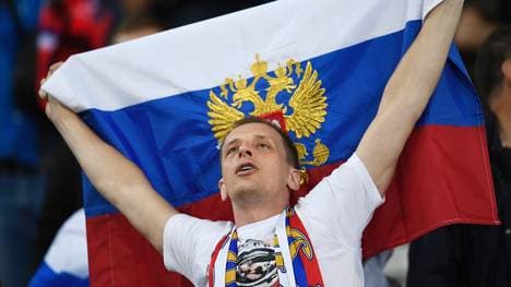 FBL-EURO-2016-MATCH13-RUS-SVK-FANS