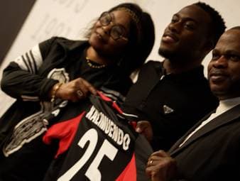 Eintracht Frankfurt hat einen weiteren Stürmer verpflichtet: Arnaud Kalimuendo. Trainer Dino Toppmöller kann seine Stärken klar benennen.