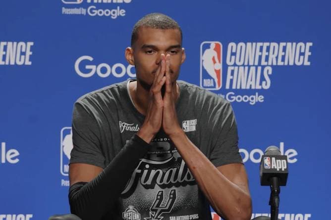 Emotionale Szenen! NBA-Star ringt um Fassung