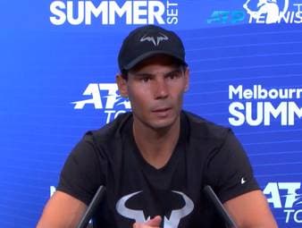 Rafael Nadal hat sich im Zuge einer Pressekonferenz vor den Australian Open zu Novak Djokovic geäußert. Ungeimpfte Spieler, wie der Weltranglistenerste, dürfen nicht am Turnier teilnehmen. 