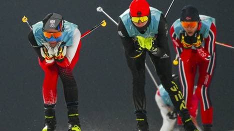 Julian Schmid (m.) gewinnt den Sprint in seiner Heimat