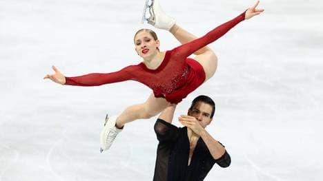 Minerva Fabienne Hase und Nikita Volodin liegen auf Gold-Kurs