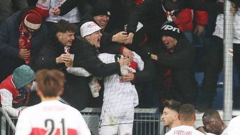 Naouirou Ahamada (VfB) sprang beim Torjubel zum 2:1 für Stuttgart in die Zuschauerränge 