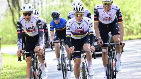 Politt (r.) ist wichtiger Helfer von Pogacar (M.)