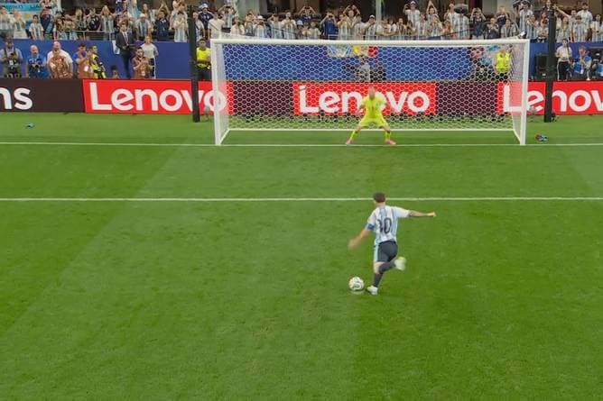 Weit vorbei! Messi patzt vom Punkt