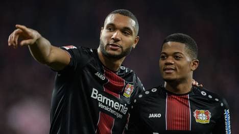 Jonathan Tah (links) und Leon Bailey müssen gegen den FC Porto auf der Bank Platz nehmen
