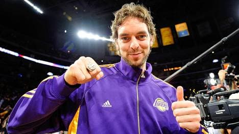 Pau Gasol zeigt seinen Meister-Ring