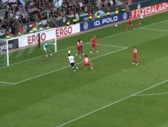 Zweitligist Hannover 96 ist gegen den Bremer Fünftligisten SV Hemelingen in Torlaune. Für Hannover ist es der höchste Sieg im DFB-Pokal in der Vereinsgeschichte. Der Außenseiter feiert trotzdem einen historischen Moment.