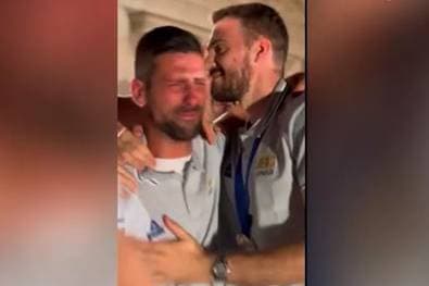 Irre! Djokovic crasht Basketball-Party und bricht in Tränen aus