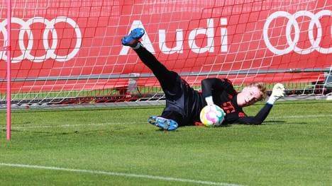 Johannes Schenk erhält einen Profi-Vertrag