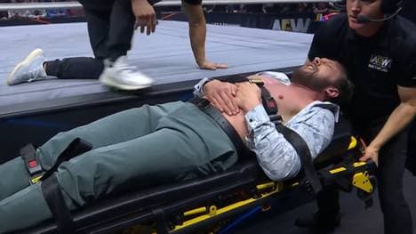 The Elite wandte sich bei AEW Dynamite nun auch gegen Kenny Omega