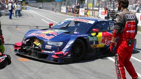 Mattias Ekström mit kaputtem Auto