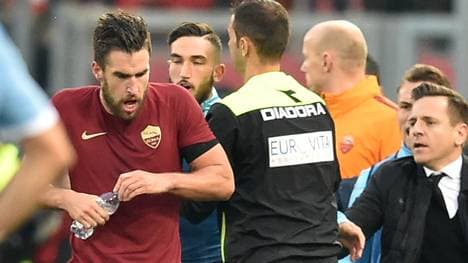 Kevin Strootman vom AS Rom wurde nach einer Wasserspritzerei nachträglich gesperrt