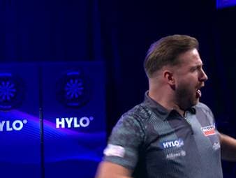 Das kann sich sehen lassen! Sein Match gegen Kevin Troppmann beendet Arno Merk mit einem äußerst spektakulärem Finish.