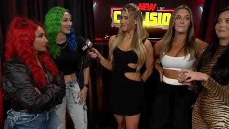 Nixon Newell (2.v.l.) tauchte unerwartet bei AEW Collision auf
