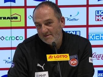 Heidenheim-Coach Frank Schmidt wertet den Punkt gegen Stuttgart als wichtiges Lebenszeichen seiner Mannschaft. 