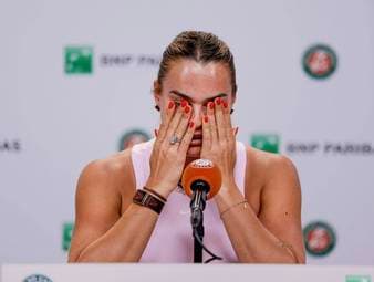 Viele Tennisprofis fühlen sich unfair behandelt, weil sie nur einen vergleichsweise kleinen Anteil an den Umsätzen der Grand Slams erhalten. Die topgesetzte Aryna Sabalenka beendet aus Protest nach 15 Minuten die Pressekonferenz.