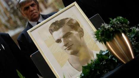 Die Urne von Sándor Kocsis wurde in Budapest neben der von Ferenc Puskás beigesetzt