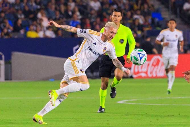 Reus begeistert mit No-Look-Assist