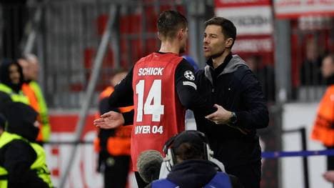 Patrik Schick und sein Trainer Xabi Alonso