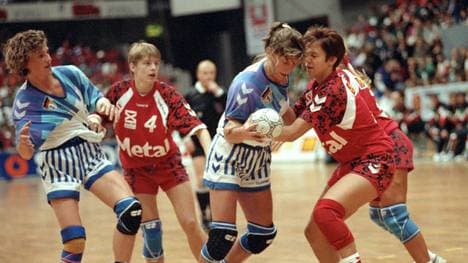 Andrea Bölk (mit Ball) holt 1993 den WM-Titel