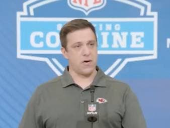 Kansas-City-GM Brett Veach spricht über die Verhandlungen mit Travis Kelce, die Zukunft des Star-Tight Ends bleibt offen. Gespräche laufen, doch ein klares Commitment steht bislang aus.